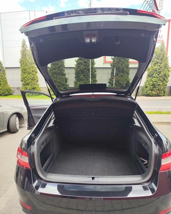 Skoda Superb cena 61900 przebieg: 299000, rok produkcji 2018 z Warszawa małe 301